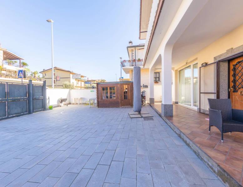 appartamento in vendita a Roma in zona Borghesiana