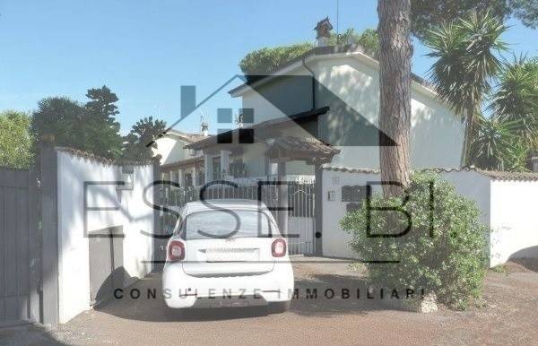 appartamento in vendita a Roma in zona Infernetto