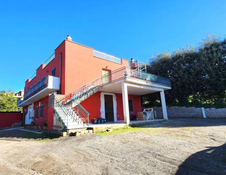 appartamento in vendita a Roma in zona Spregamore