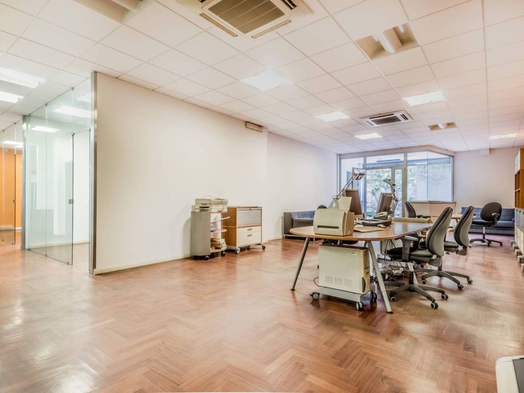 negozio in vendita a Roma in zona Appio Pignatelli