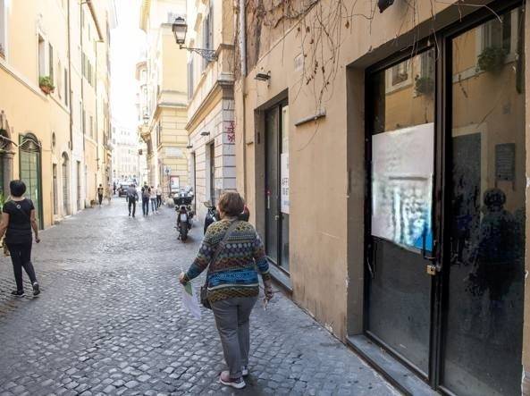 negozio in vendita a Roma in zona Pigna - Sant'Angelo