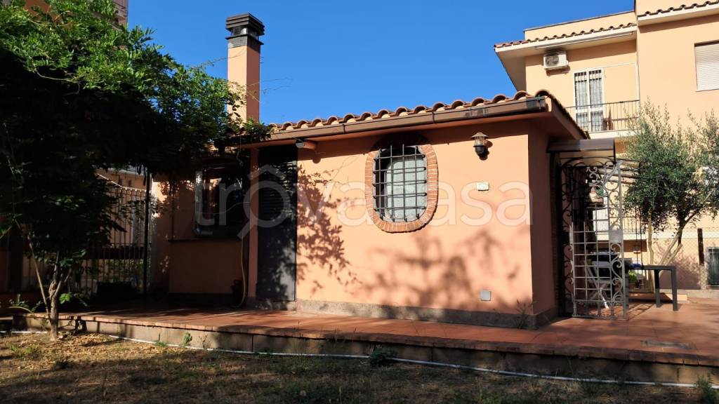 casa indipendente in vendita a Roma in zona Appio Pignatelli