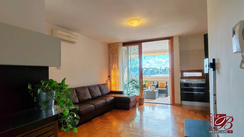 appartamento in vendita a Roma in zona Giardini di Corcolle