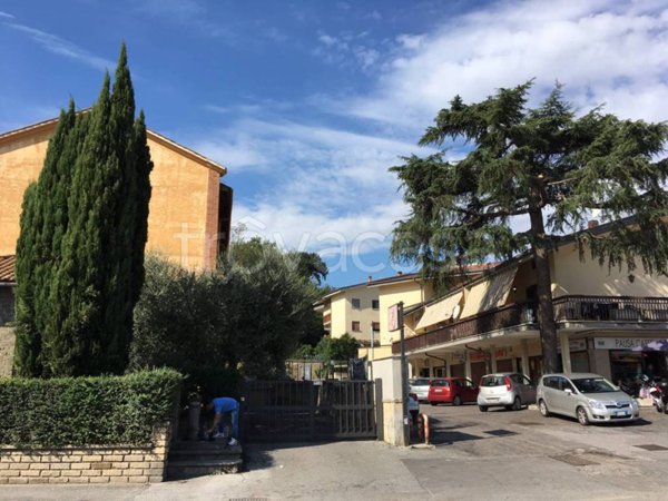 negozio in vendita a Roma in zona Pantan Monastero