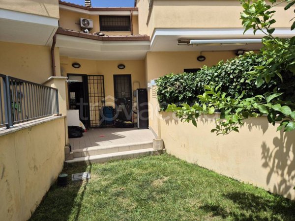 casa indipendente in vendita a Roma in zona Massimina/Casal Lumbroso