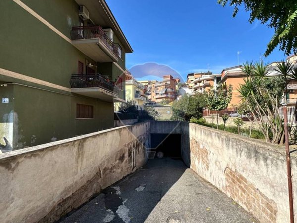 locale commerciale in vendita a Roma in zona Aurelio