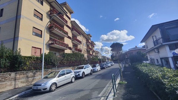 appartamento in vendita a Roma in zona Axa