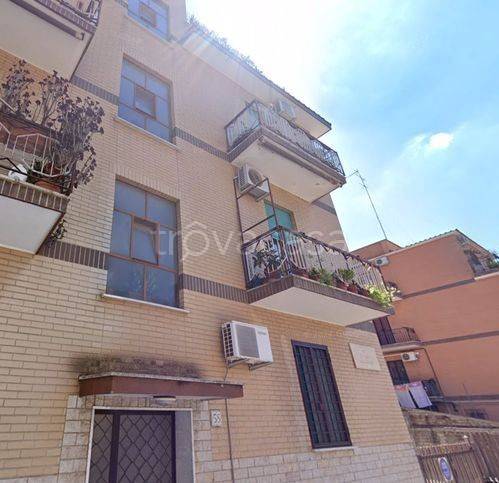 appartamento in vendita a Roma in zona Colle del Sole