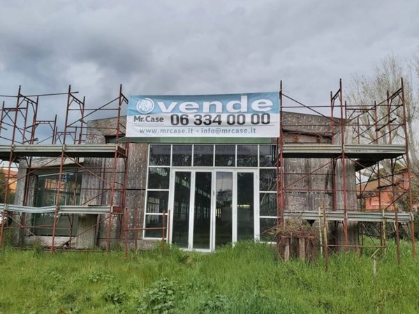 locale commerciale in vendita a Roma in zona Valle Muricana