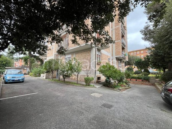 appartamento in vendita a Roma in zona Torre Spaccata