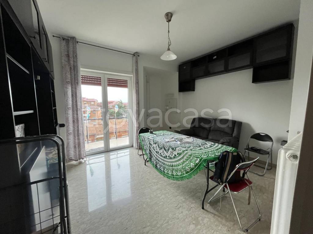 appartamento in vendita a Roma in zona Torre Spaccata