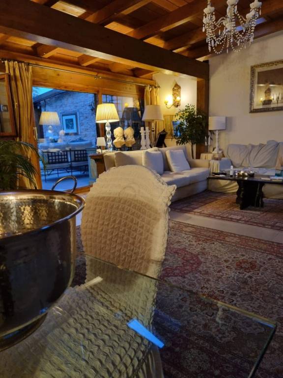 casa indipendente in vendita a Roma