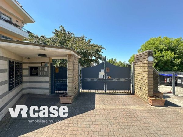 appartamento in vendita a Roma in zona Osteria del Curato