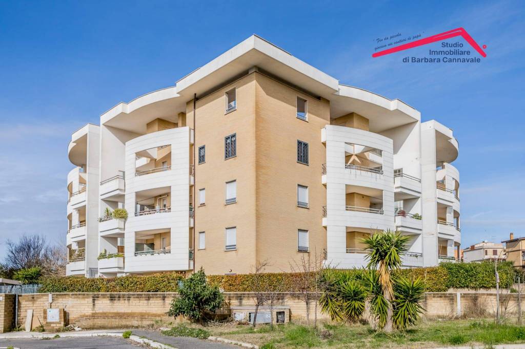 appartamento in vendita a Roma in zona Acilia