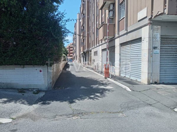 locale commerciale in vendita a Roma in zona Ostia