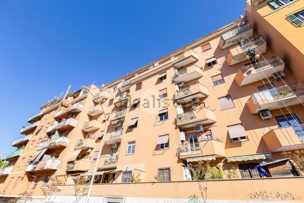 appartamento in vendita a Roma in zona Ostiense
