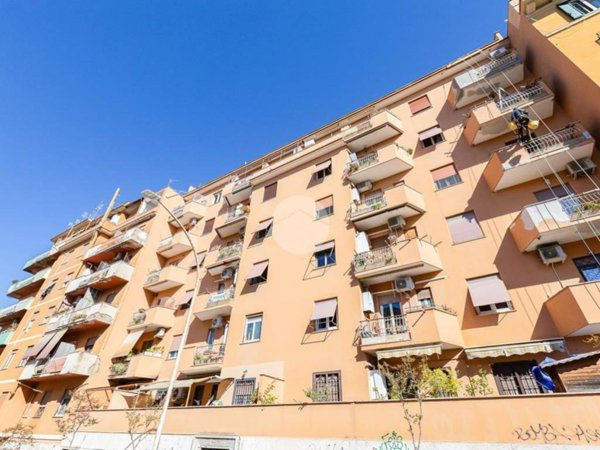 appartamento in vendita a Roma in zona Ostiense