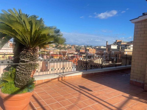 appartamento in vendita a Roma in zona Colle del Sole