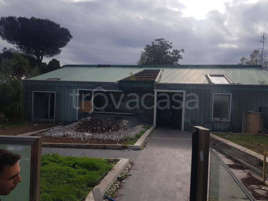 casa indipendente in vendita a Roma in zona Massimina/Casal Lumbroso