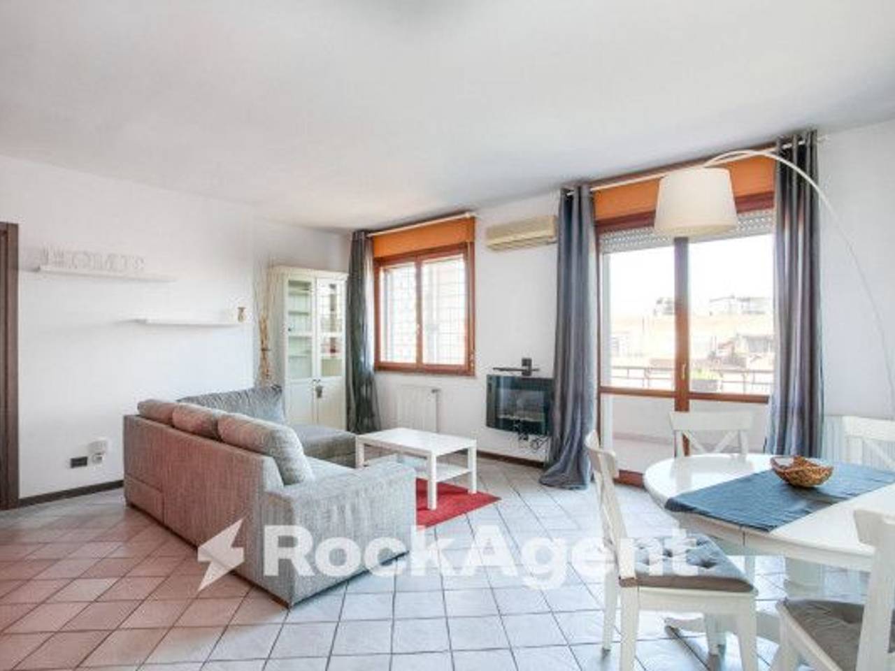 appartamento in vendita a Roma in zona Ostiense