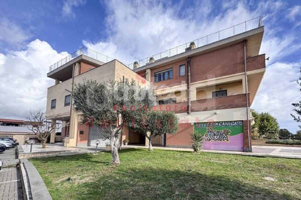 appartamento in vendita a Roma in zona Ostia Antica