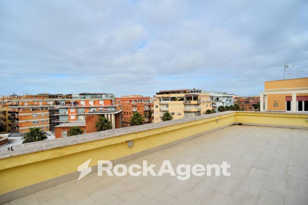 appartamento in vendita a Roma in zona Ostia