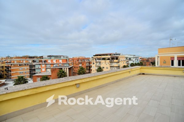 appartamento in vendita a Roma in zona Ostia