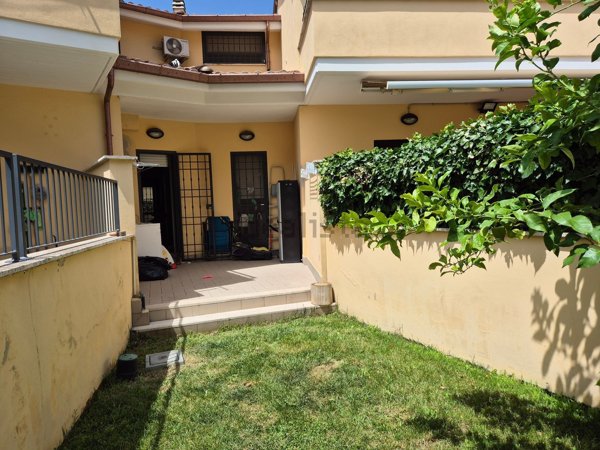 casa indipendente in vendita a Roma in zona Massimina/Casal Lumbroso