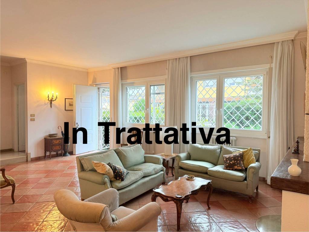 casa indipendente in vendita a Roma in zona Casal Palocco