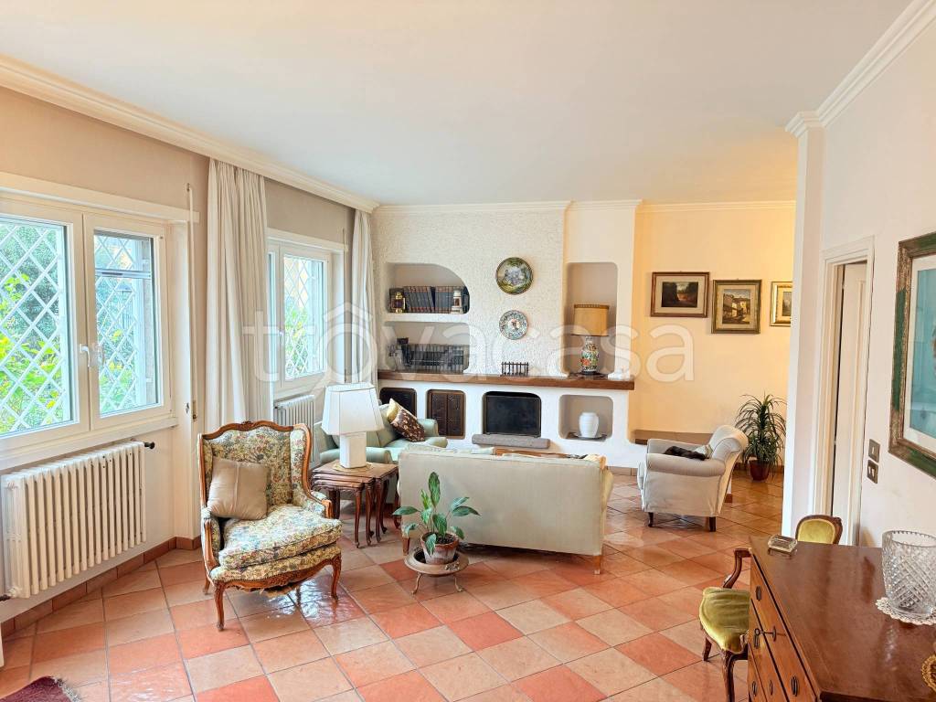 casa indipendente in vendita a Roma in zona Casal Palocco