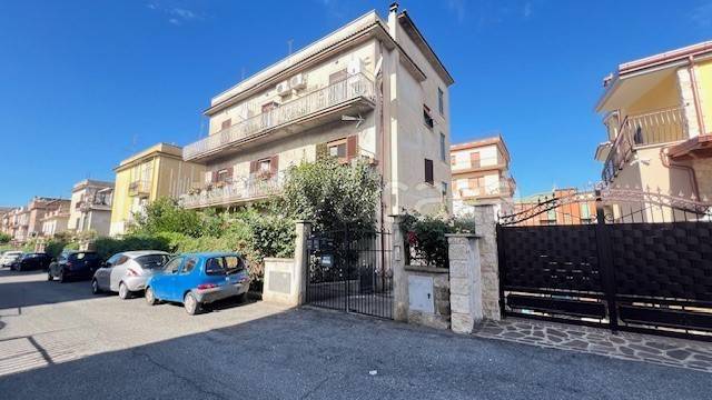 appartamento in vendita a Roma in zona Torre Angela