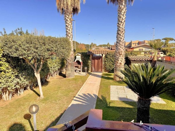 casa indipendente in vendita a Roma in zona Infernetto
