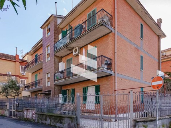 appartamento in vendita a Roma in zona Casal Morena