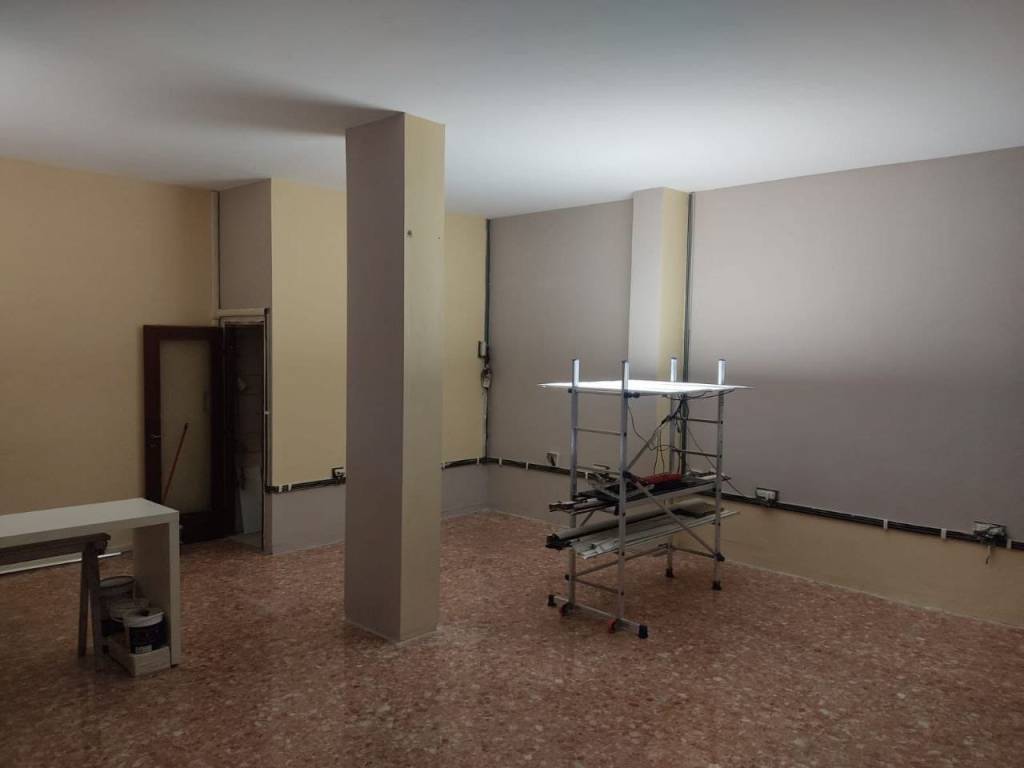negozio in vendita a Roma in zona Portuense