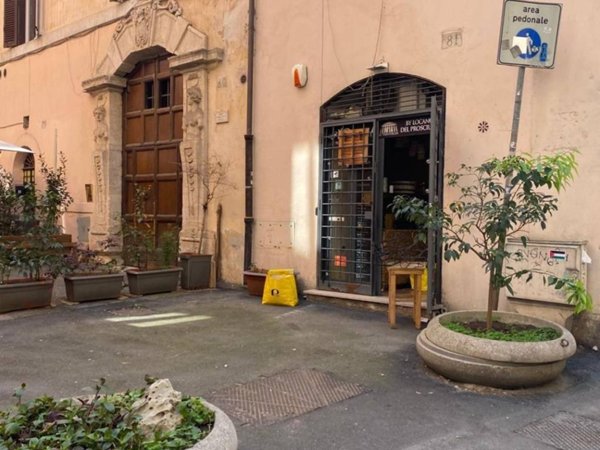 negozio in vendita a Roma in zona Centro Storico