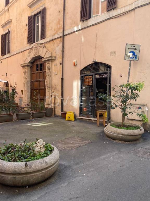 negozio in vendita a Roma in zona Parione/Sant'Eustachio