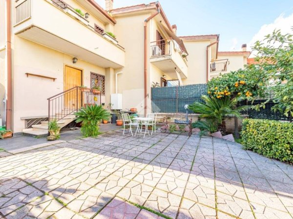 casa indipendente in vendita a Roma in zona Romanina