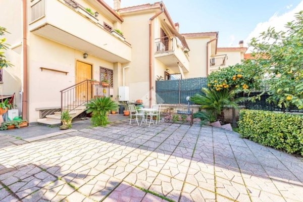 casa indipendente in vendita a Roma in zona Casal Morena