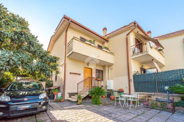 casa indipendente in vendita a Roma in zona Casal Morena