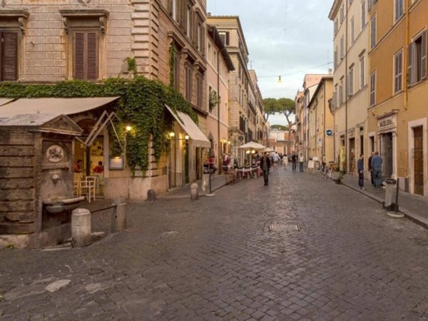 negozio in vendita a Roma in zona Rione Borgo