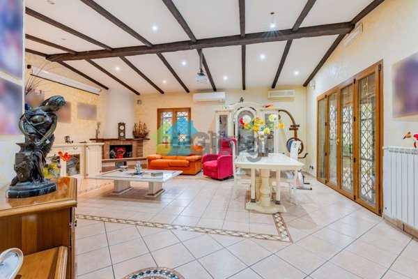 casa indipendente in vendita a Roma in zona Piana del Sole