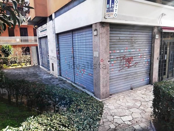 locale commerciale in vendita a Roma in zona Monte Sacro/Talenti