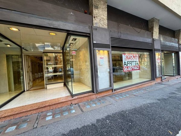 negozio in vendita a Roma in zona Salario