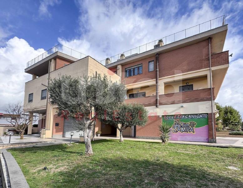 appartamento in vendita a Roma in zona Ostia Antica