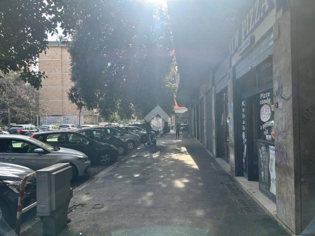 negozio in vendita a Roma in zona Cinecittà