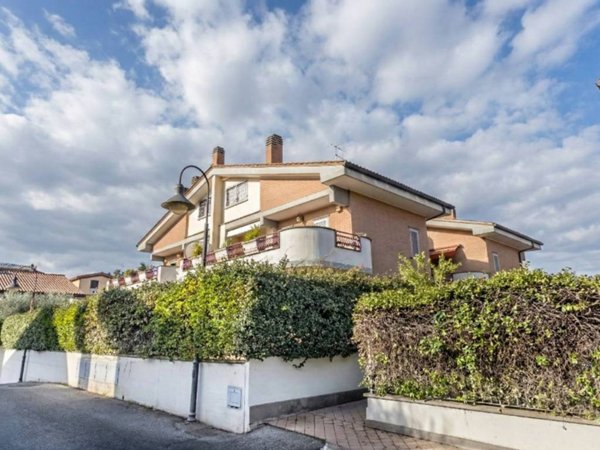 appartamento in vendita a Roma in zona Borghesiana