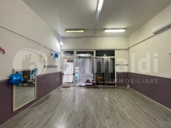 locale commerciale in vendita a Roma in zona Appio Latino