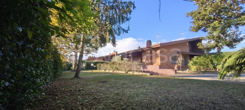 casa indipendente in vendita a Roma in zona Casal Morena