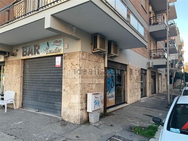 locale commerciale in vendita a Roma in zona Ostia