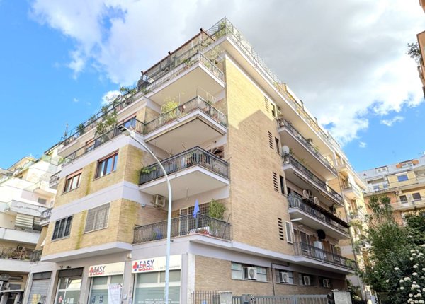 appartamento in vendita a Roma in zona Appio Latino